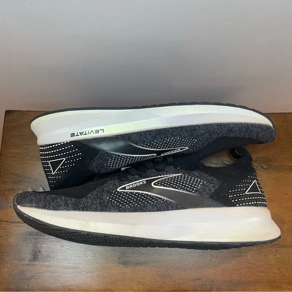 Brooks | Levitate 5 Running Shoes - Black ; Womens 10 - Picture 4 of 8